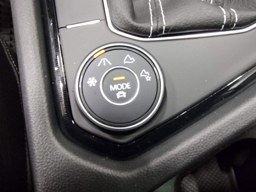 New 2025 Volkswagen Taos SEL image 32