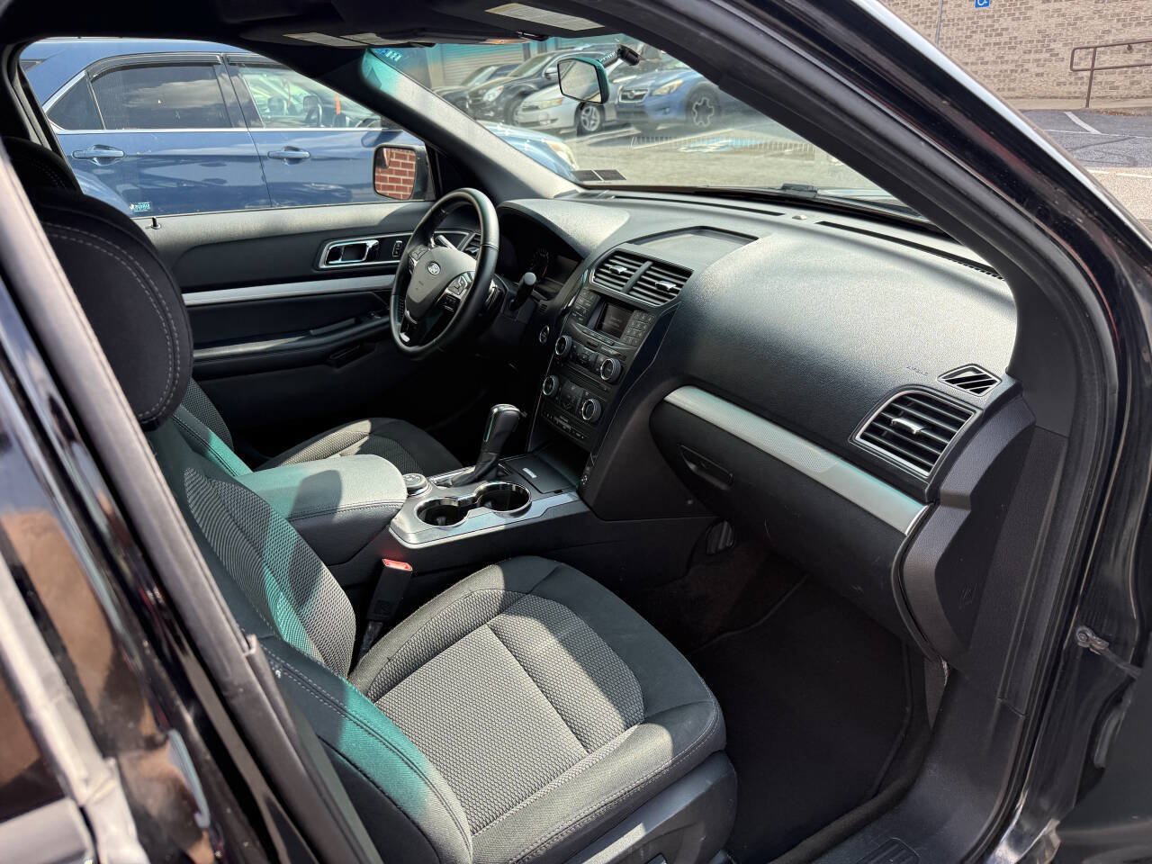 Used 2017 Ford Explorer XLT AWD/4WD image 21