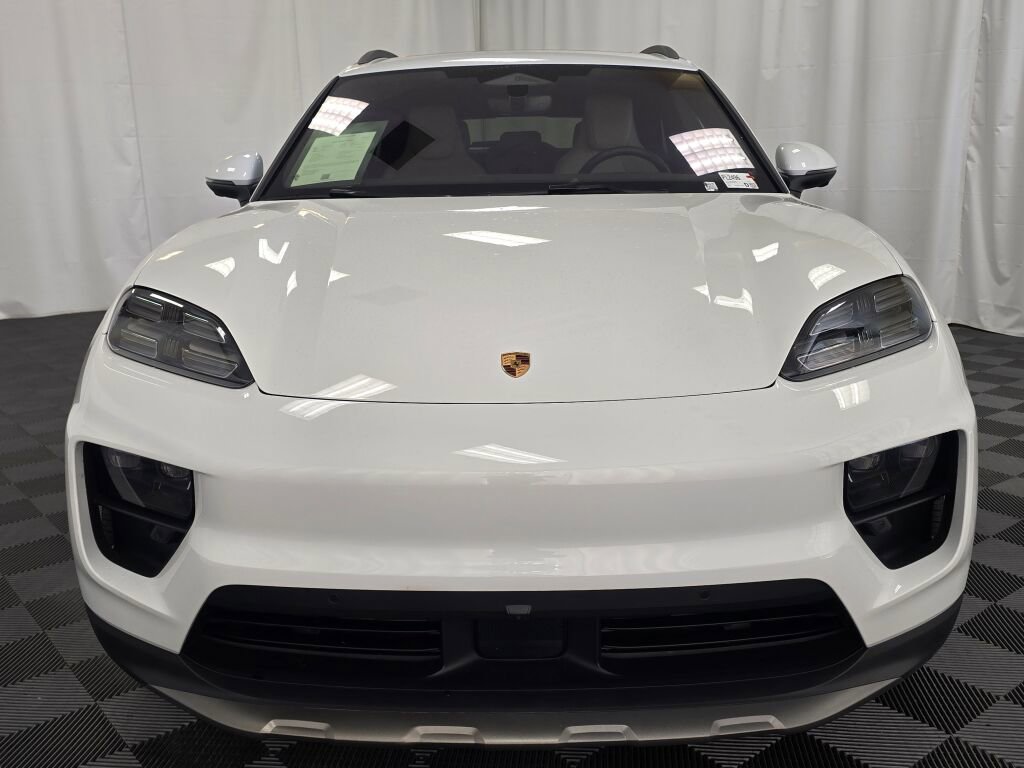 Certified 2025 Porsche Macan Electric image 10