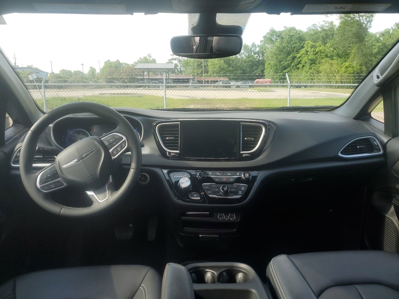 Used 2025 Chrysler Pacifica Select FWD image 9