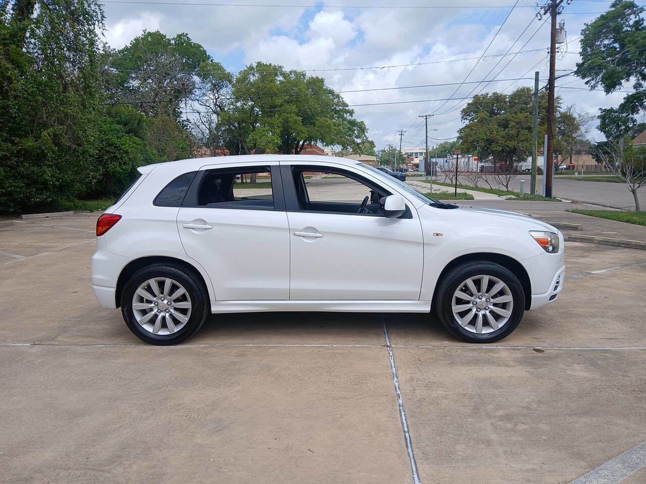 Used 2011 Mitsubishi Outlander Sport SE FWD image 3