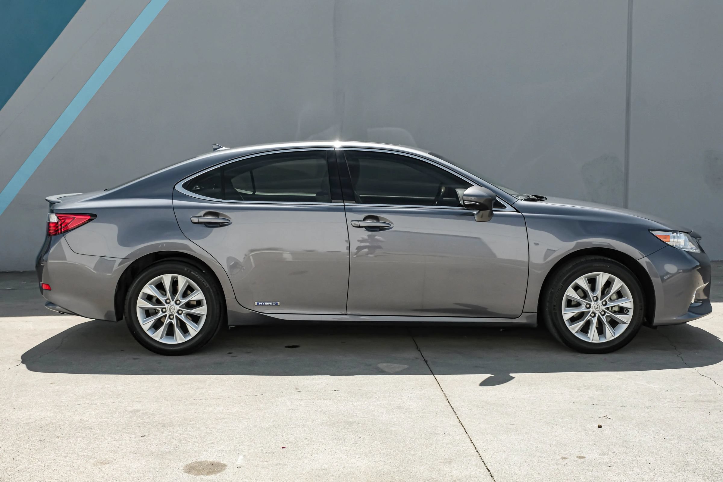 Used 2014 Lexus ES 300h w/ Luxury Package w/Bamboo Trim FWD image 7