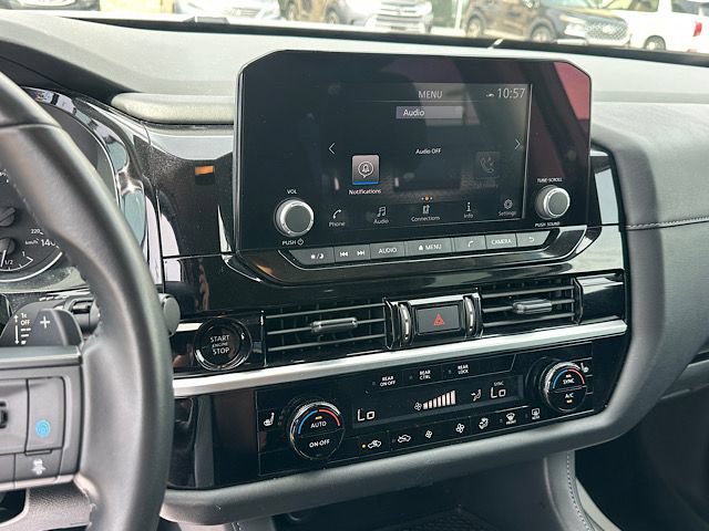 Used 2025 Nissan Pathfinder SV FWD image 25