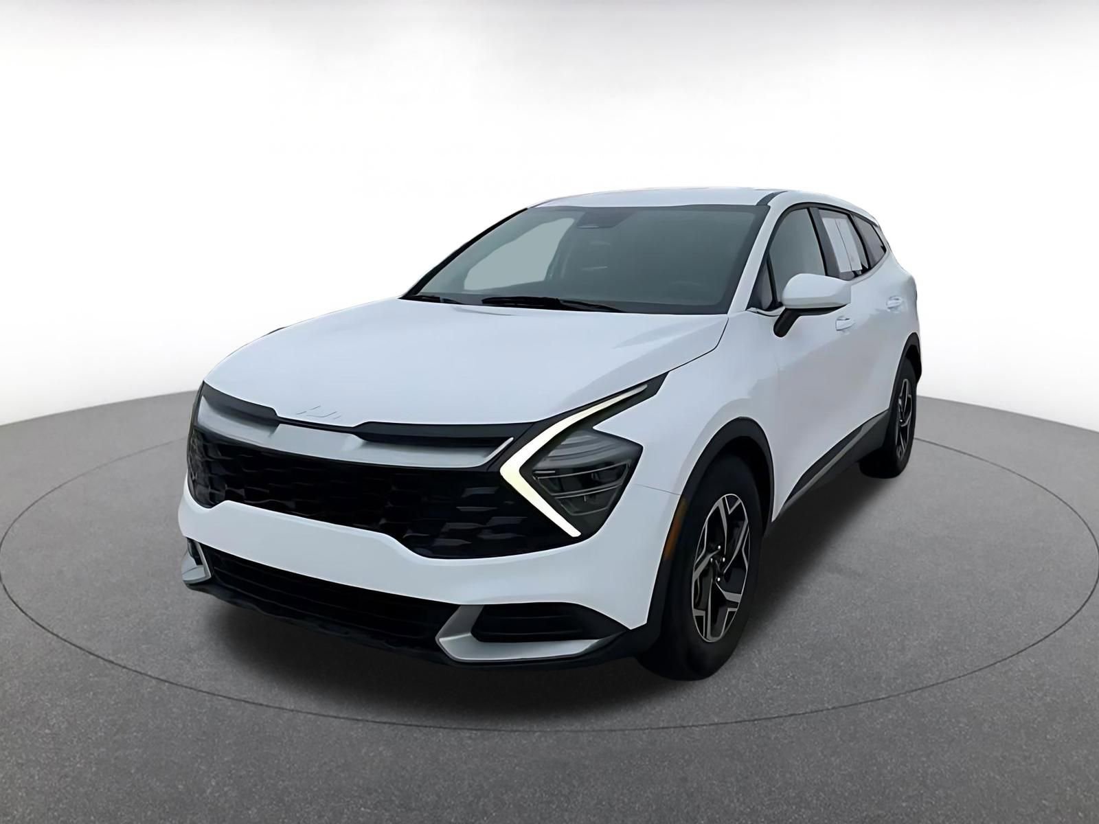 Used 2025 Kia Sportage LX image 7