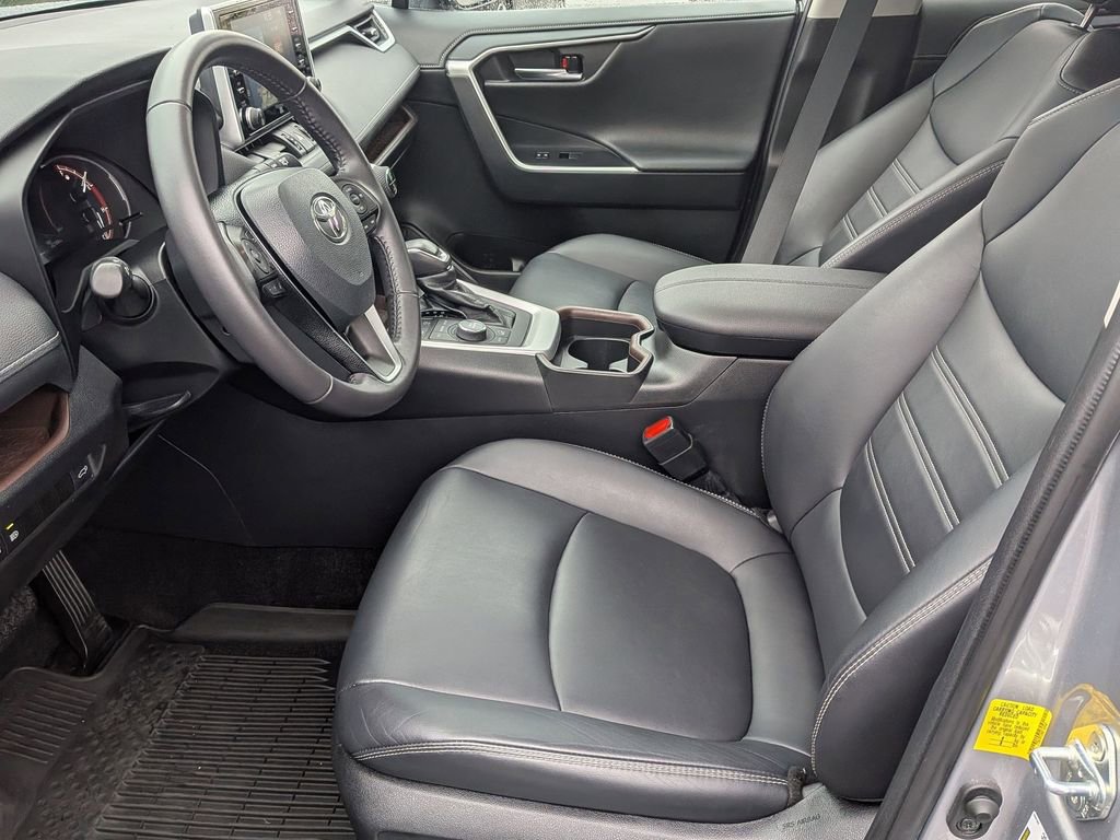 Used 2021 Toyota RAV4 Limited image 12
