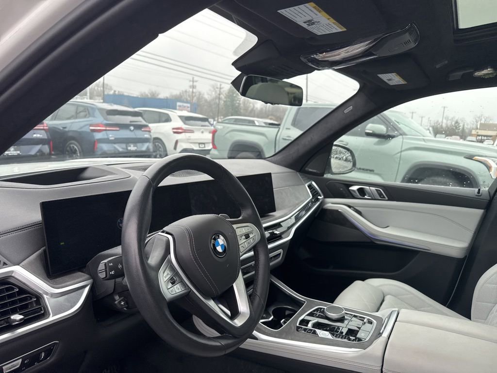 Used 2023 BMW X7 xDrive40i w/ Premium Package image 12