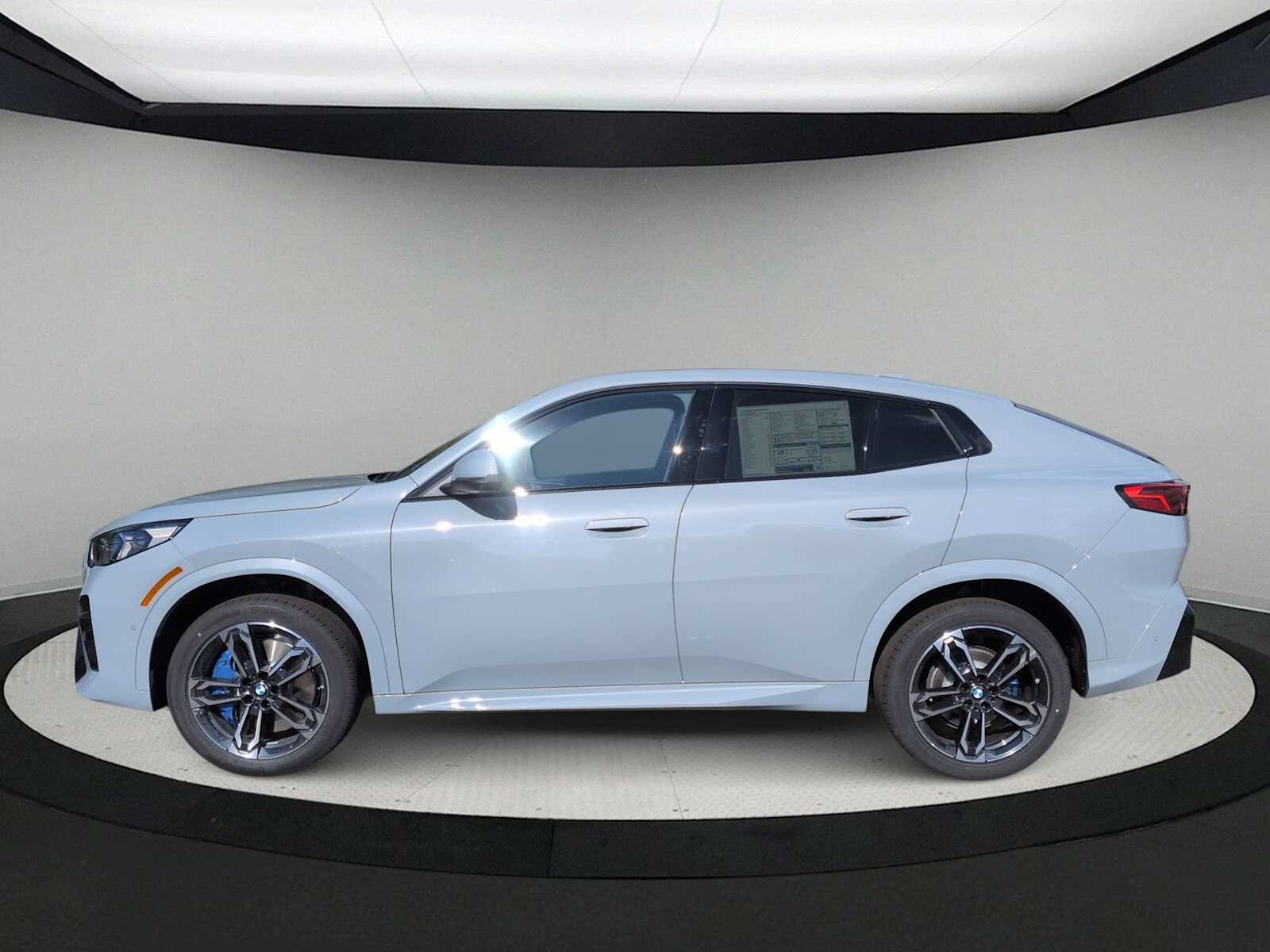 New 2026 BMW X2 xDrive28i w/ Technology Package AWD/4WD image 5