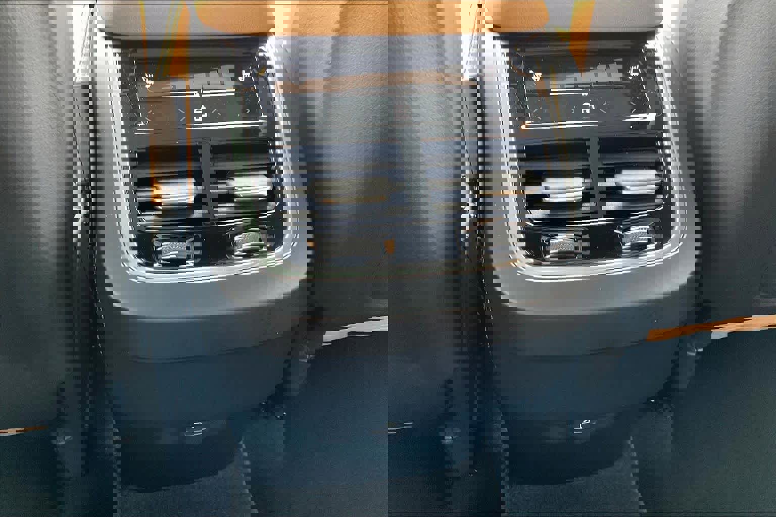 Used 2023 Volvo XC90 B6 Ultimate image 38