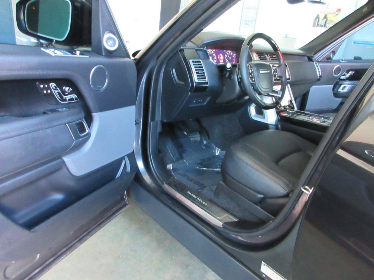 Used 2019 Land Rover Range Rover Supercharged AWD/4WD image 6