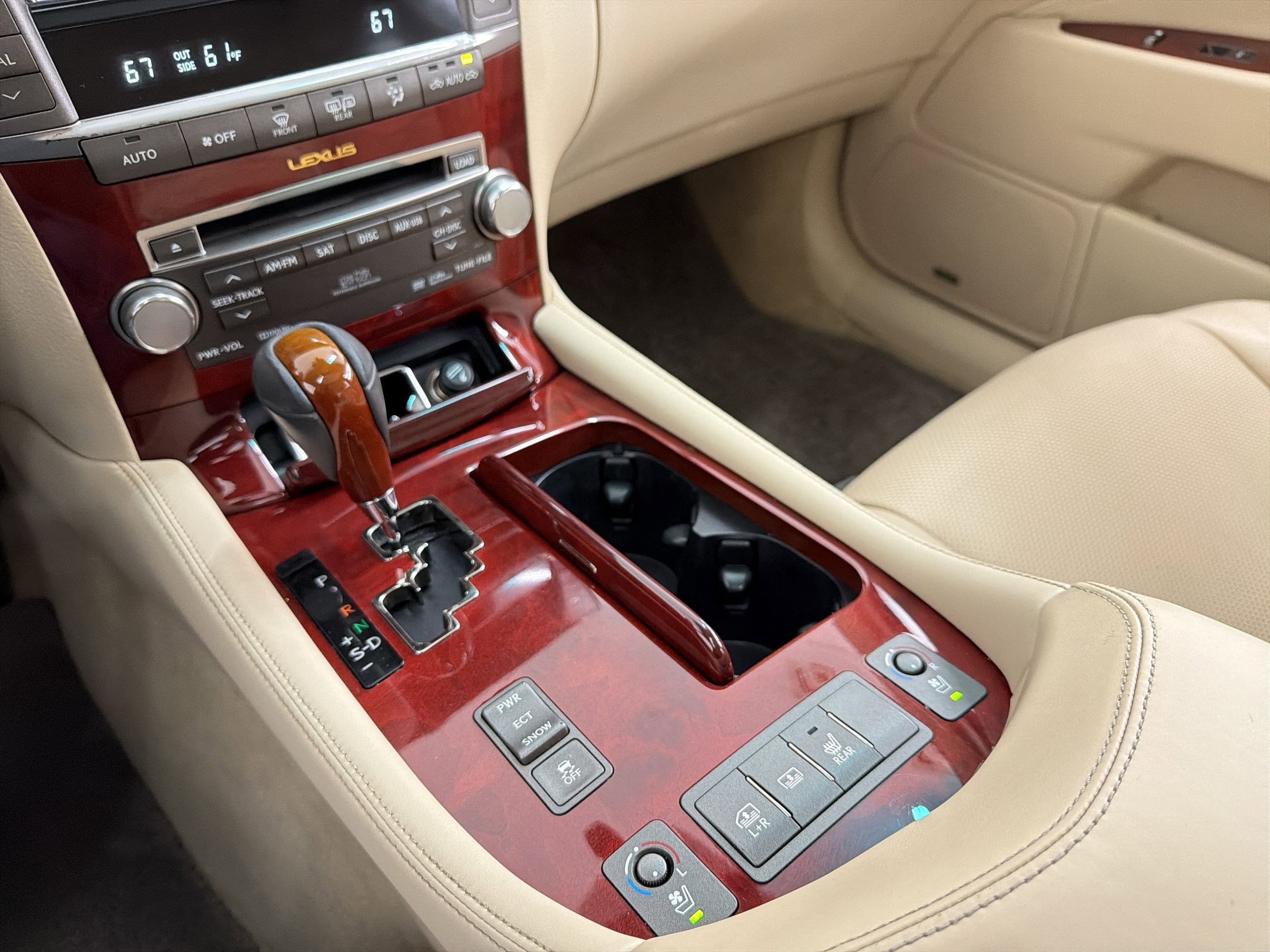 Used 2011 Lexus LS 460 L w/ Luxury Pkg image 17