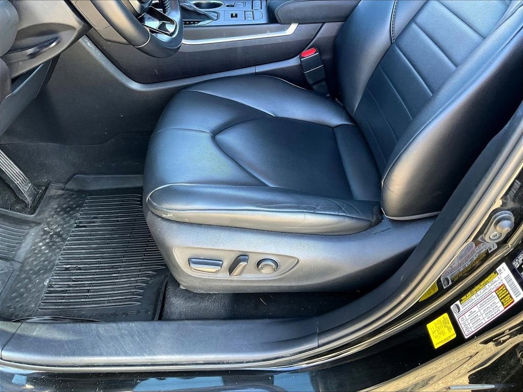 Used 2021 Toyota Highlander XLE AWD/4WD image 35