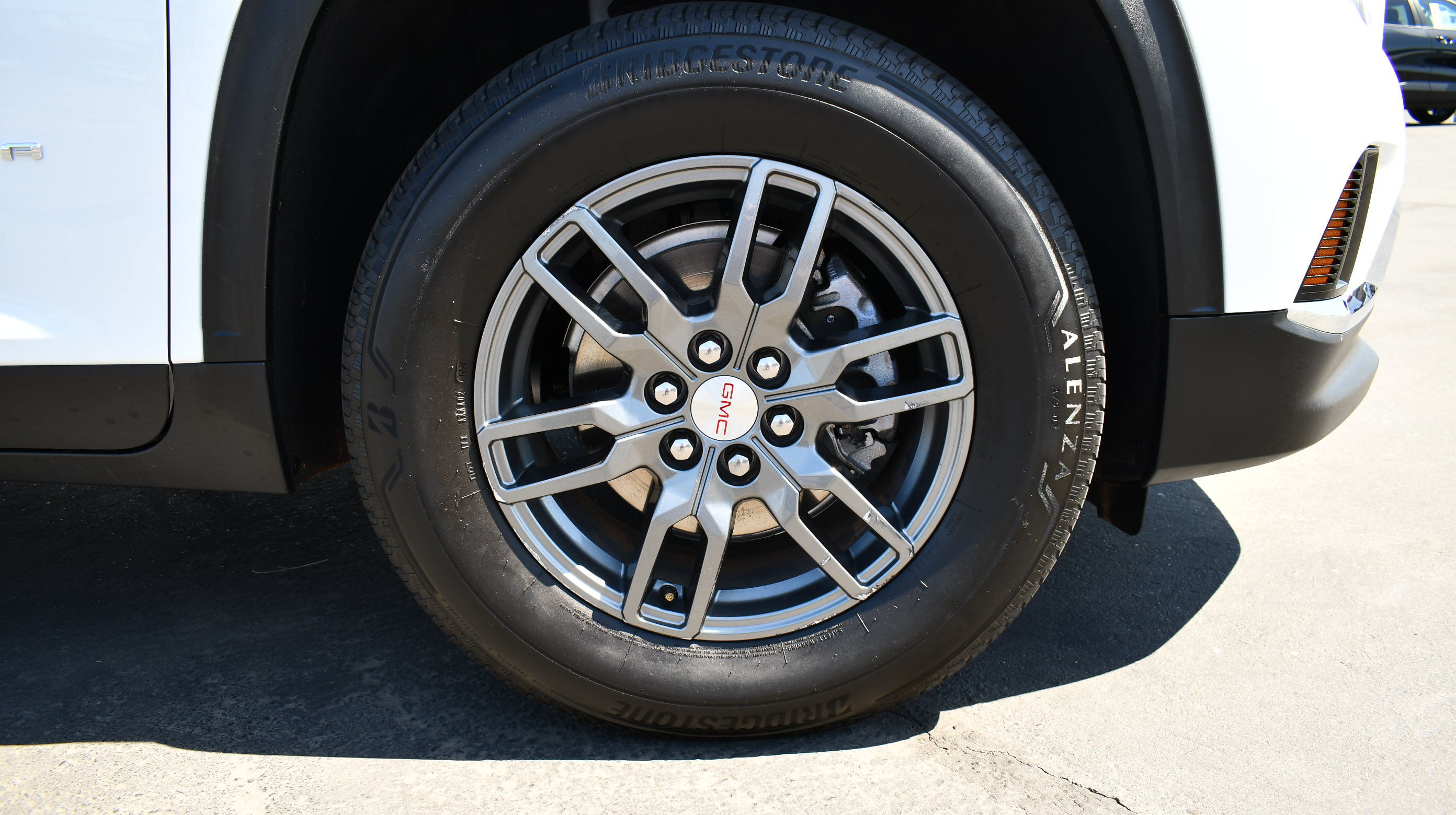 Used 2025 GMC Acadia Elevation AWD/4WD image 4