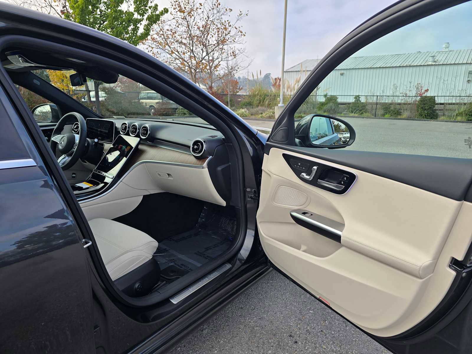 Used 2025 Mercedes-Benz C 300 Sedan image 12