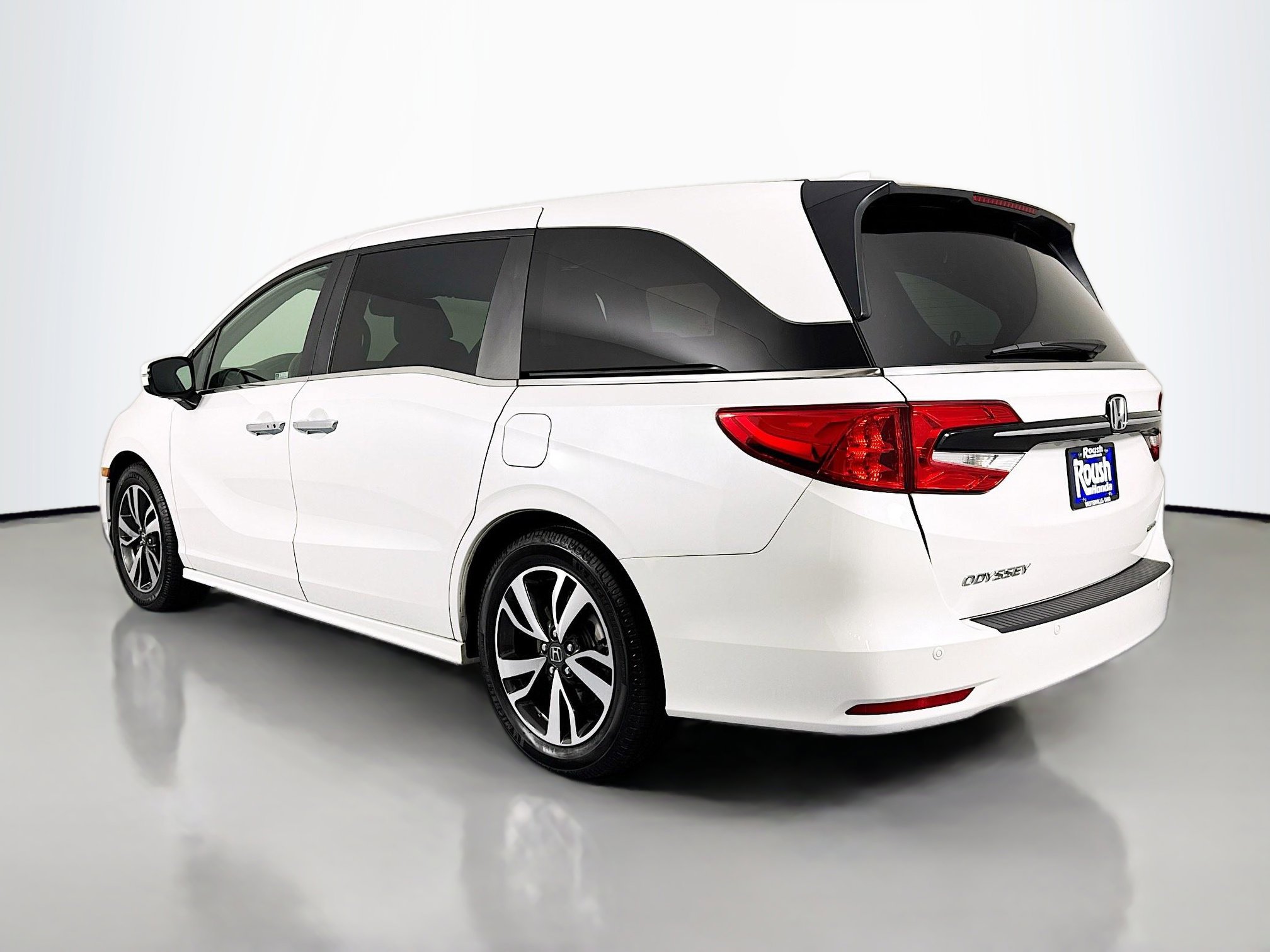 Certified 2024 Honda Odyssey Touring image 7