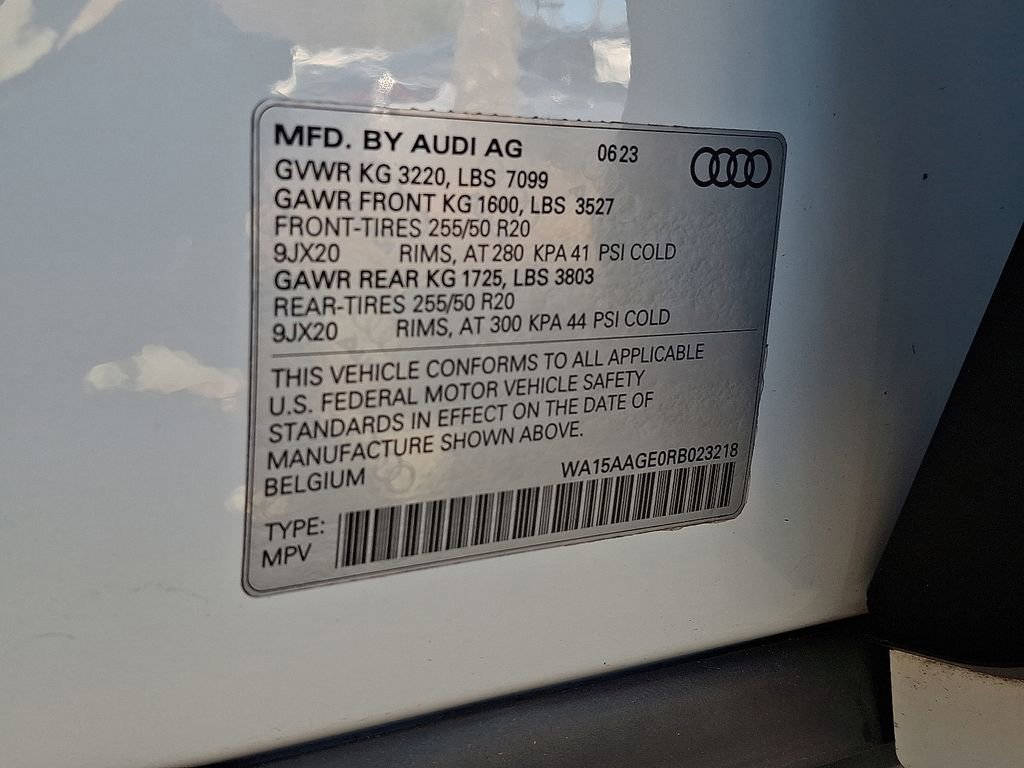 Used 2024 Audi Q8 e-tron Premium Plus image 28