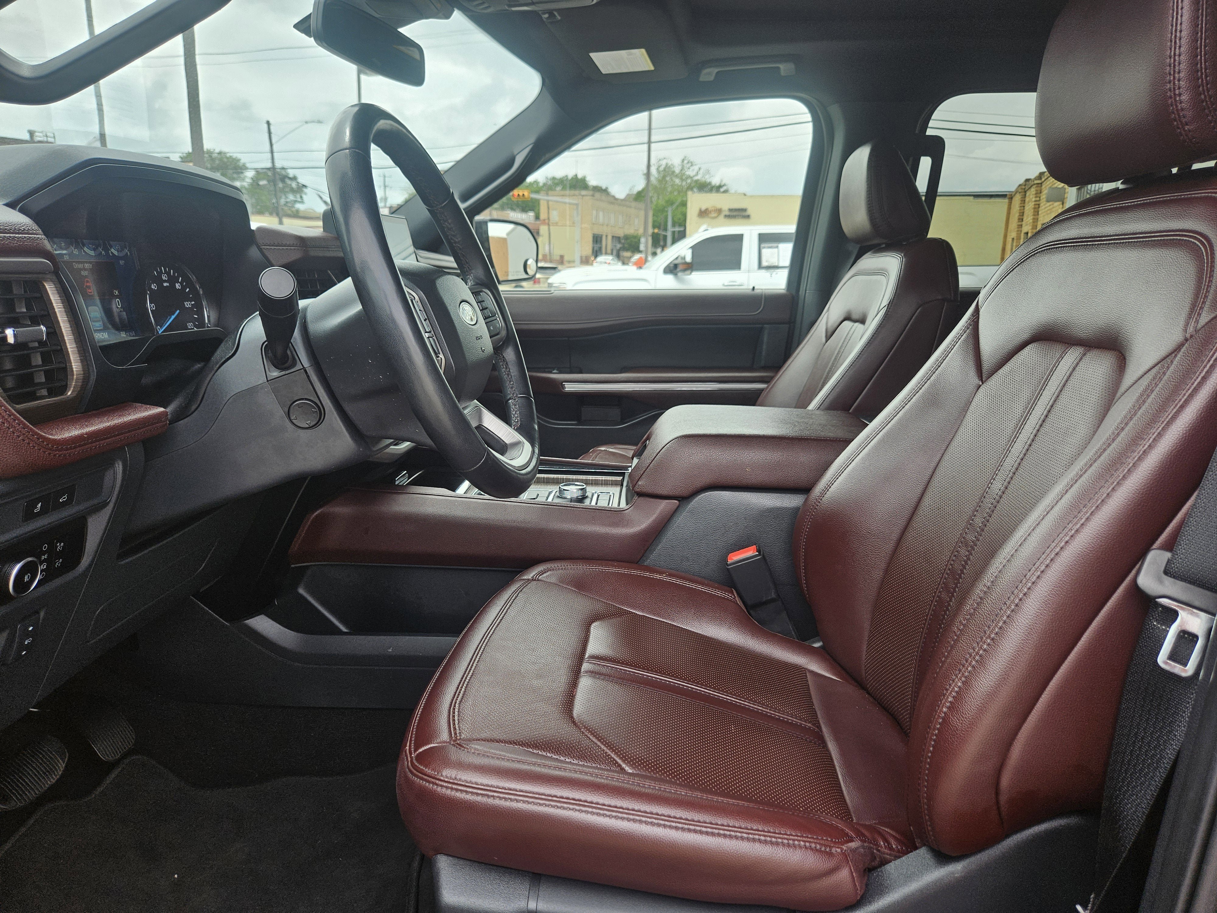 Used 2023 Ford Expedition Limited image 12