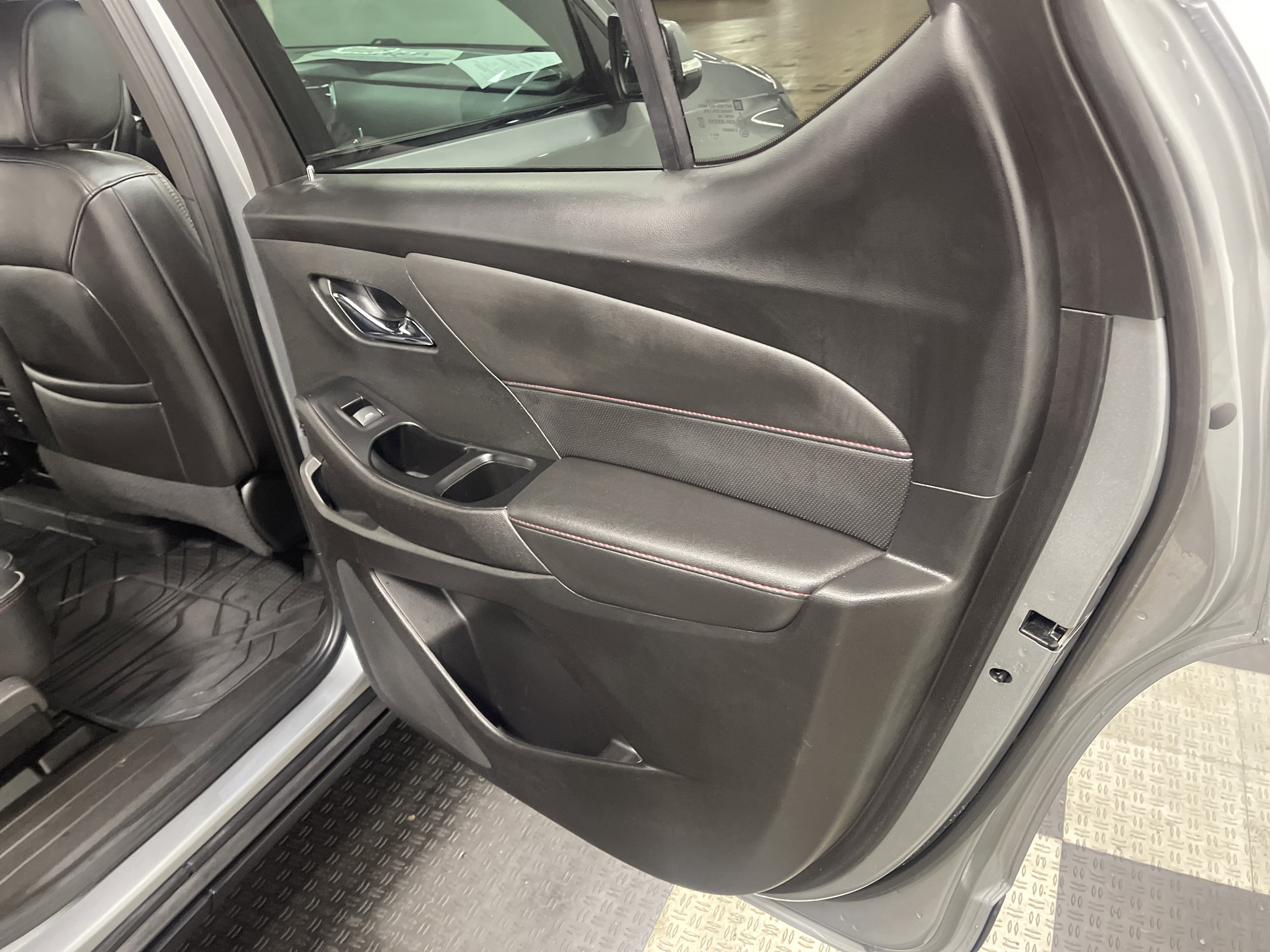 Used 2023 Chevrolet Traverse RS w/ LPO, Floor Liner Package image 21