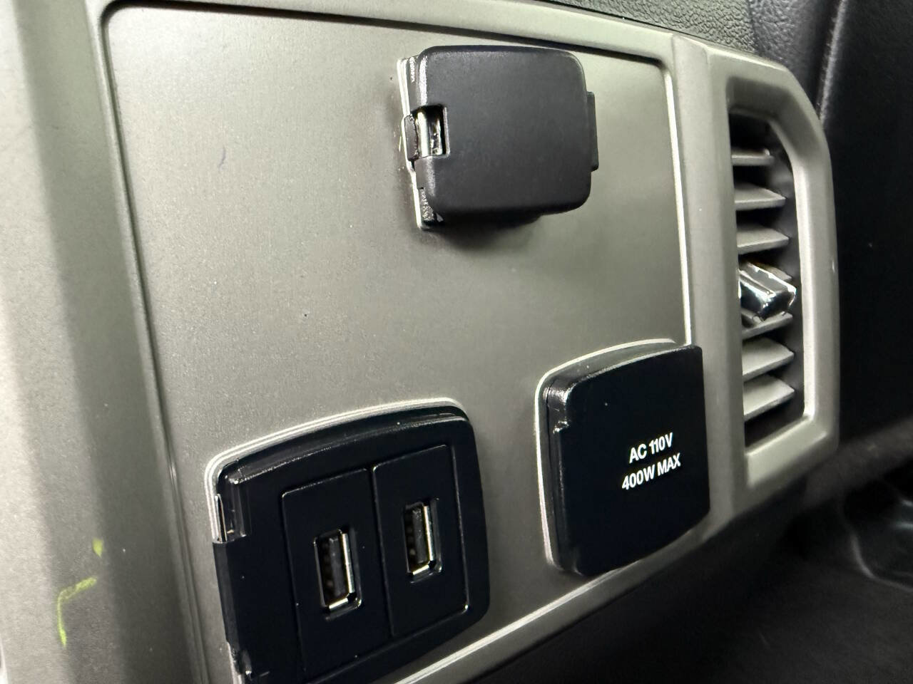 Used 2017 Ford F350 Lariat w/ Lariat Value Package image 38