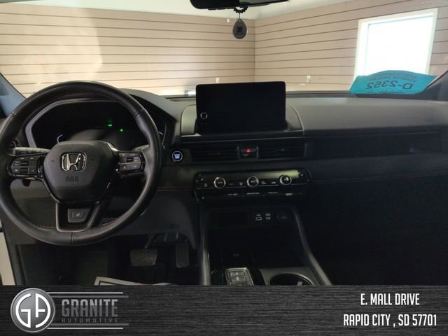 Used 2025 Honda Pilot TrailSport image 12