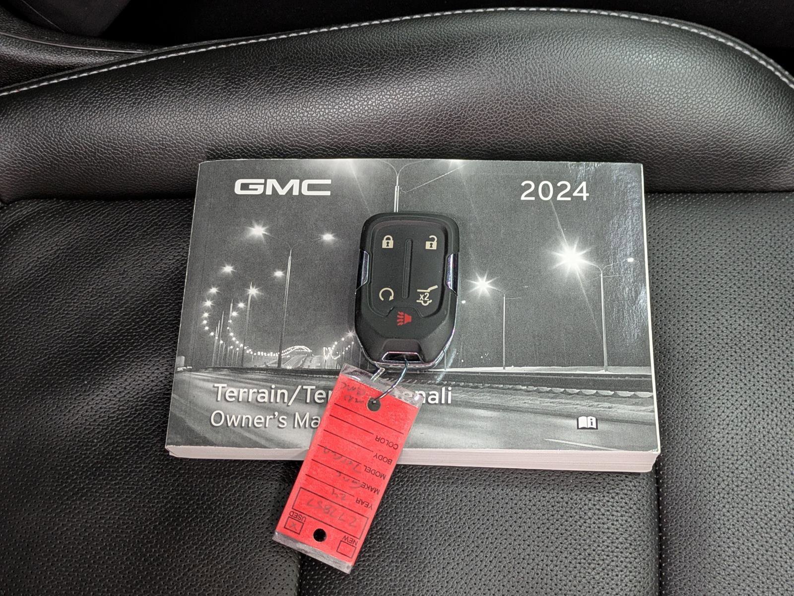 Used 2024 GMC Terrain SLT image 15