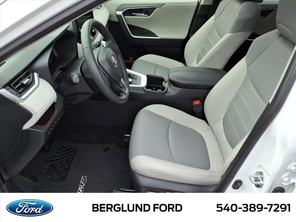 Used 2025 Toyota RAV4 Limited image 12