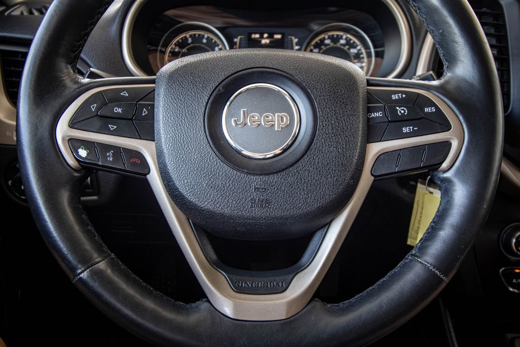 Used 2015 Jeep Cherokee Latitude w/ Cold Weather Group AWD/4WD image 32