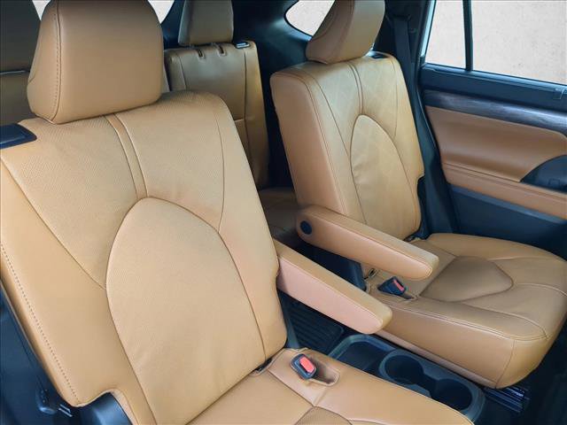 New 2026 Toyota Highlander Platinum image 27