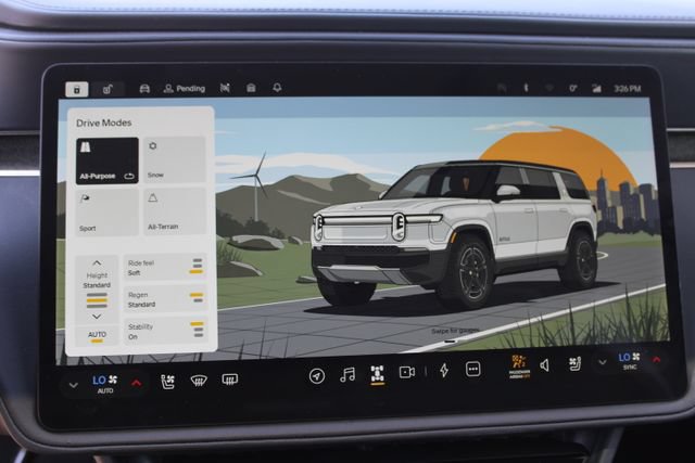 Used 2025 Rivian R1S Adventure AWD/4WD image 22