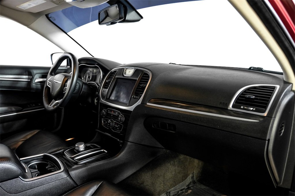 Used 2018 Chrysler 300 Touring L image 9