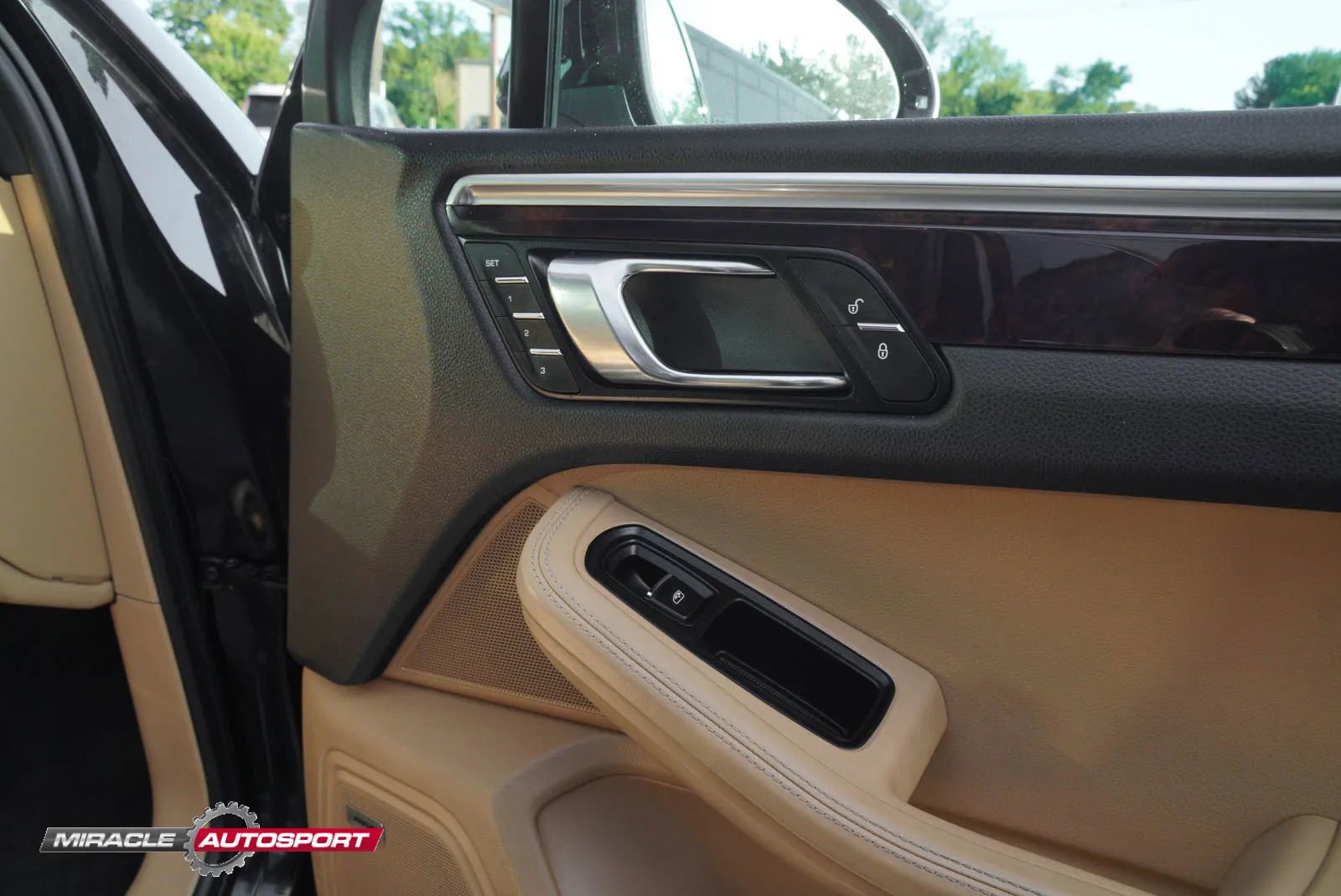 Used 2017 Porsche Macan Turbo image 30