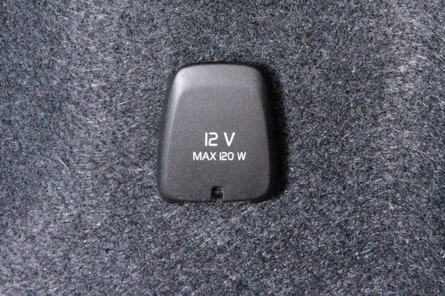 Certified 2025 Volvo XC40 B5 Ultra w/ Protection Package Premier image 33