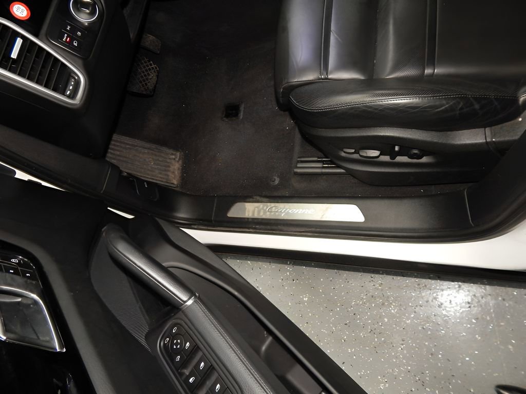 Used 2023 Porsche Cayenne image 14