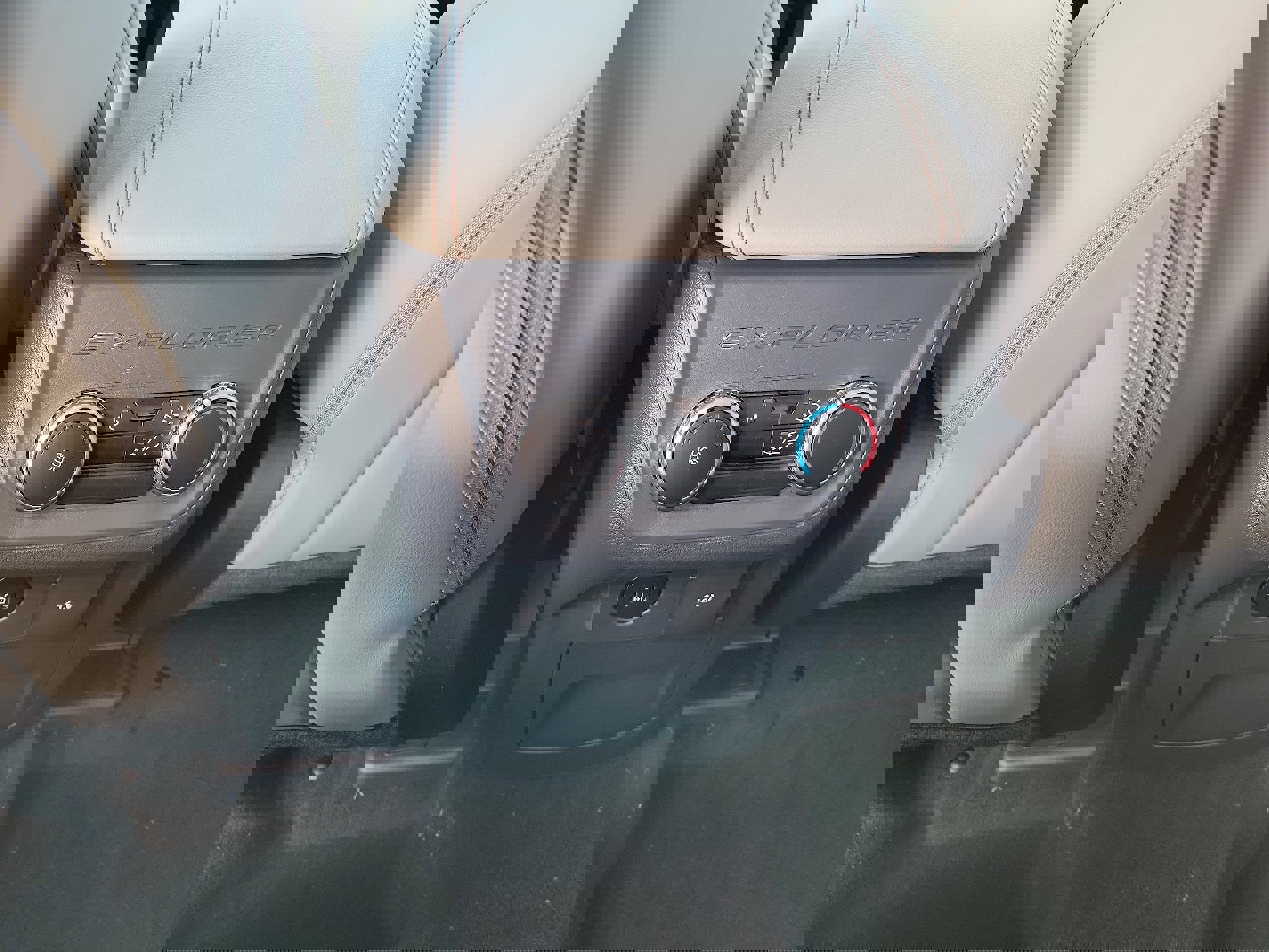 New 2026 Ford Explorer Active w/ Active Comfort Package image 28