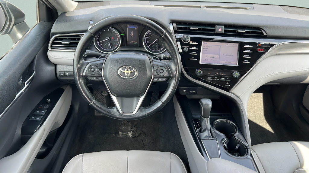 Used 2019 Toyota Camry SE w/ Convenience Package FWD image 11