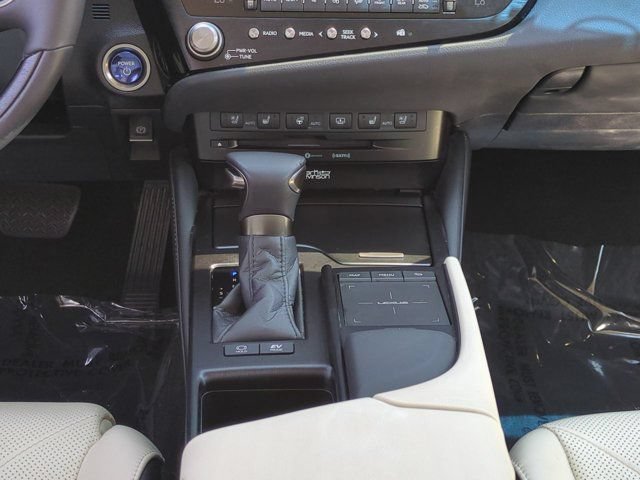 Certified 2022 Lexus ES 300h w/ Accessory Package 2 FWD image 18