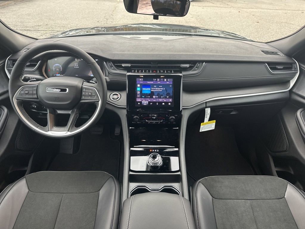 New 2025 Jeep Grand Cherokee Altitude image 13