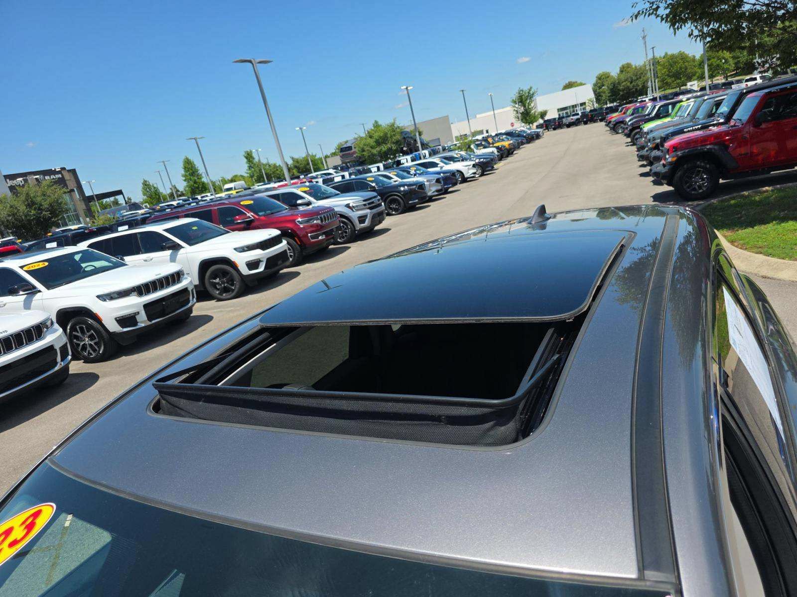 Used 2023 Acura MDX FWD image 30