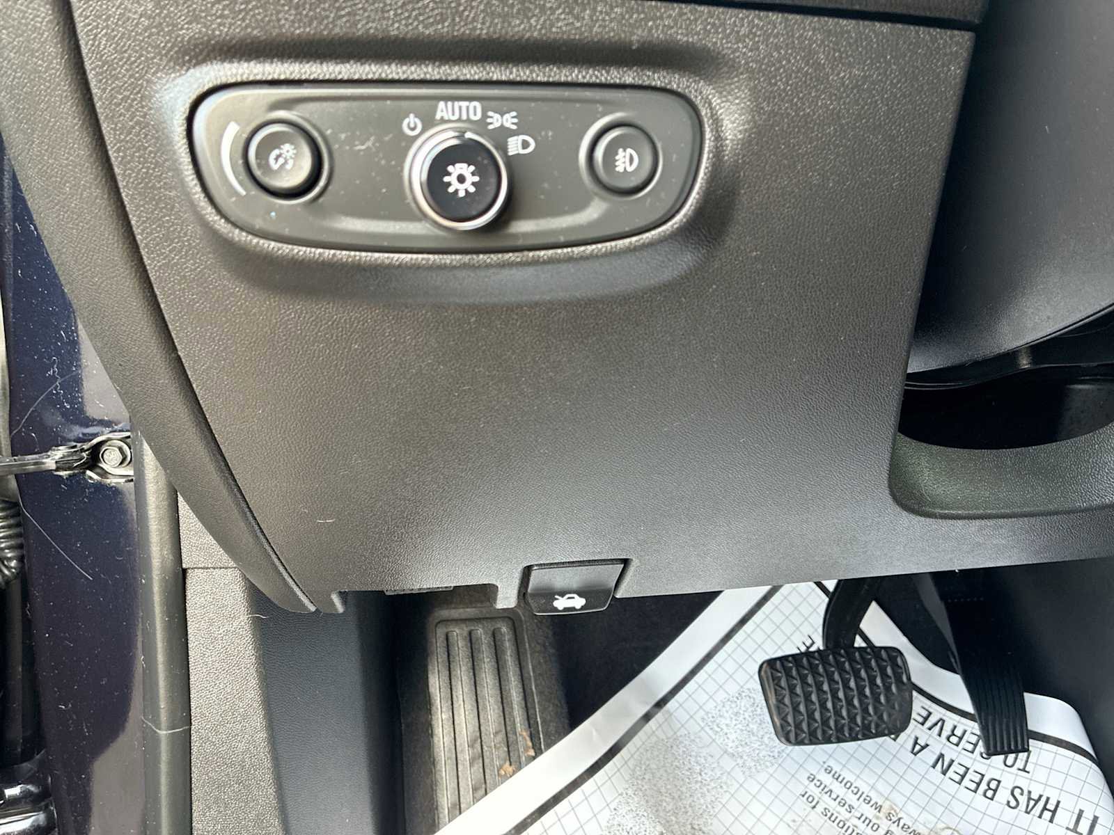 Used 2020 Chevrolet Equinox LT image 18