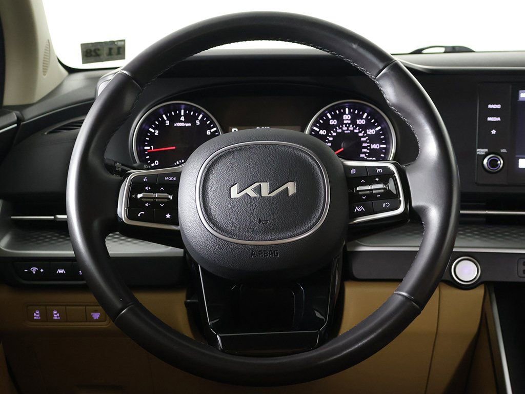 Used 2024 Kia Carnival LX image 35