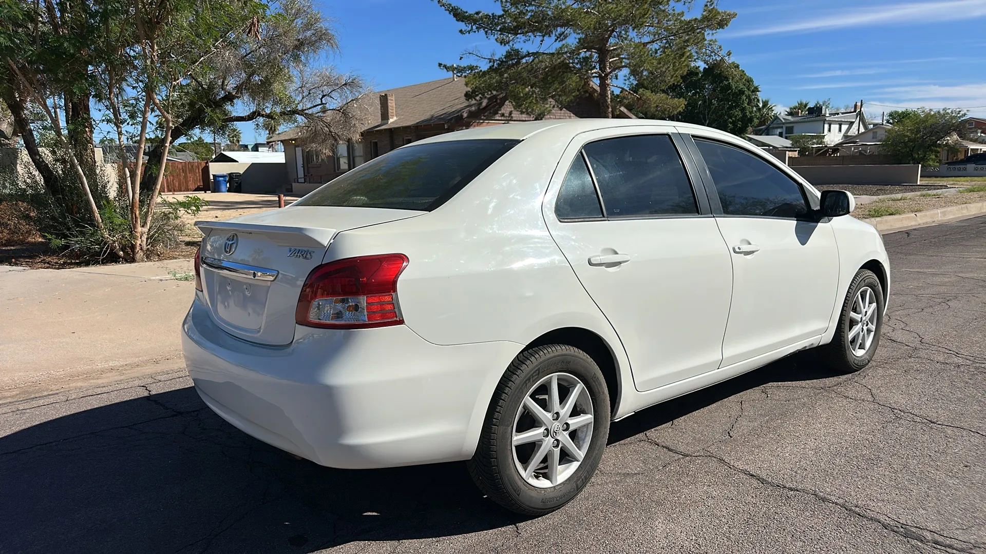 Used 2010 Toyota Yaris Sedan FWD image 3