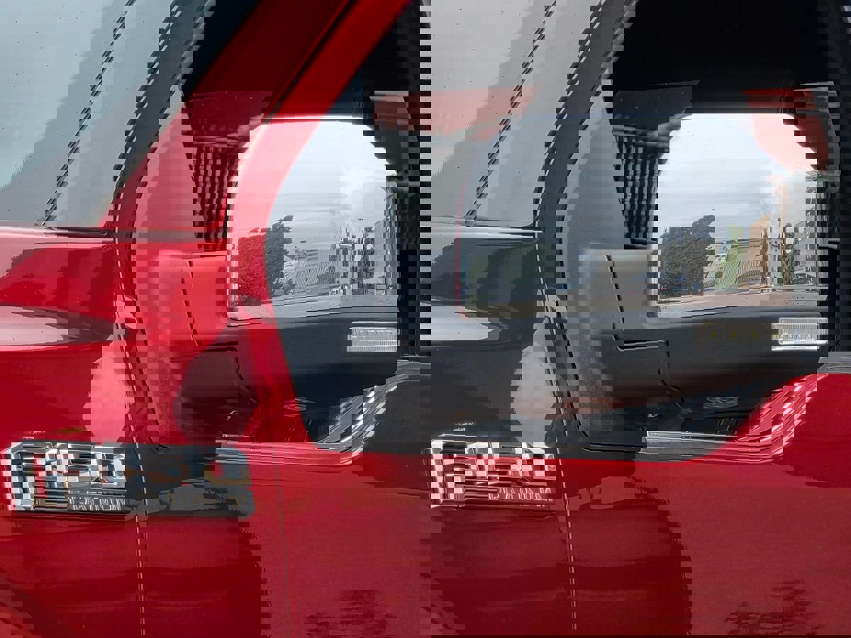 Used 2015 Ford F150 Platinum w/ Equipment Group 701A Luxury image 10