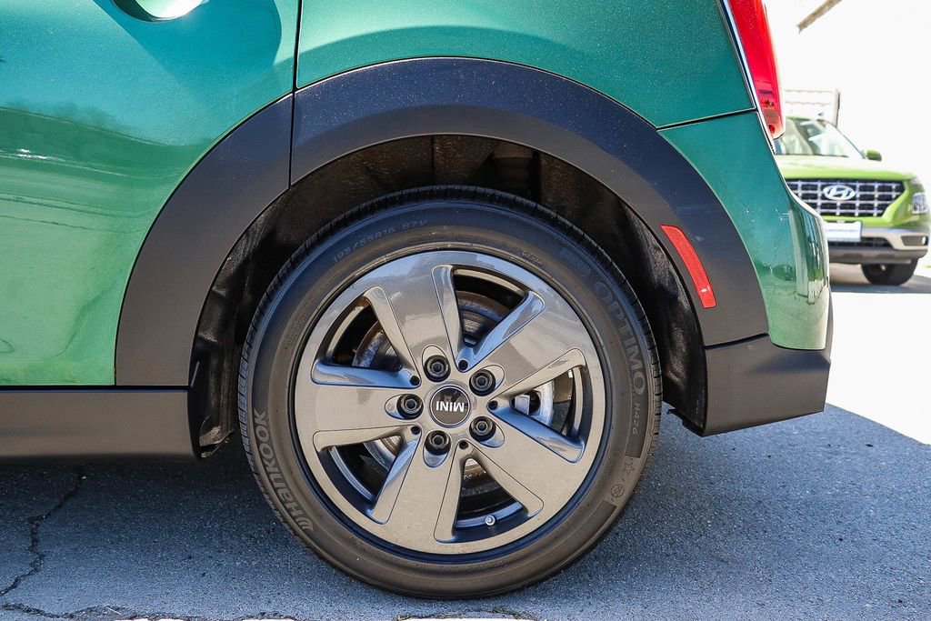 Used 2023 MINI Cooper 4-Door Hardtop image 15