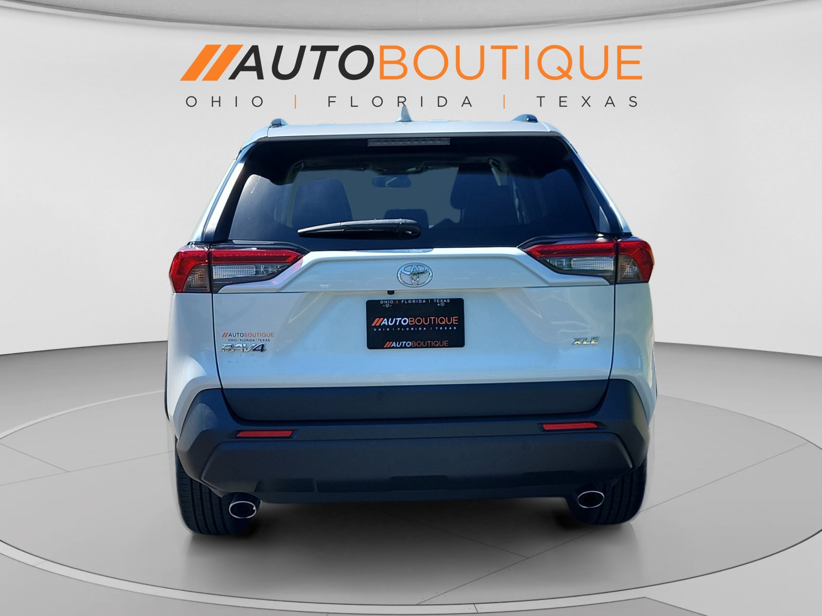 Used 2023 Toyota RAV4 XLE Premium FWD image 4