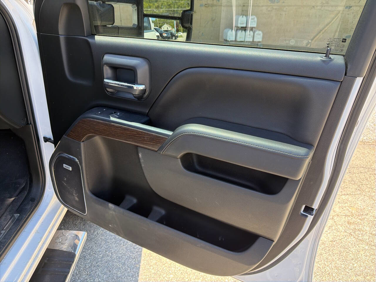 Used 2018 GMC Sierra 2500 Denali w/ Suspension Package, Off-Road AWD/4WD image 8