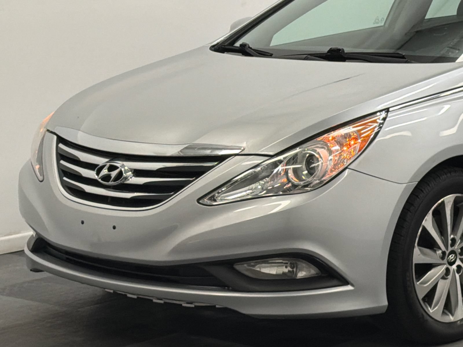 Used 2014 Hyundai Sonata Limited w/ Technology Package 05 FWD video 2
