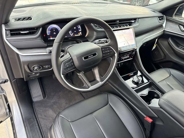 New 2025 Jeep Grand Cherokee L Limited w/ Black Appearance Package RWD image 15