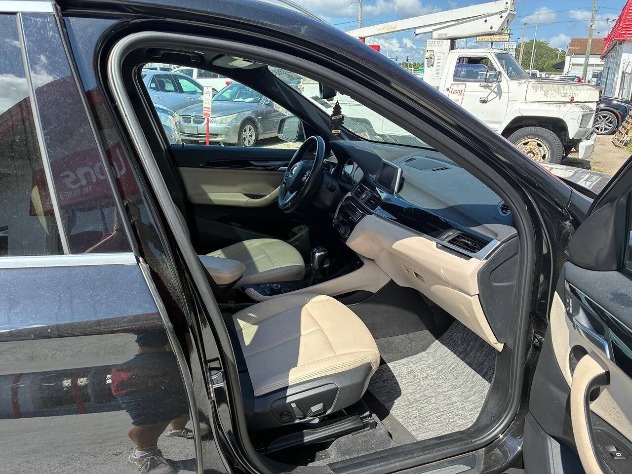 Used 2018 BMW X1 sDrive28i w/ Convenience Package FWD image 9