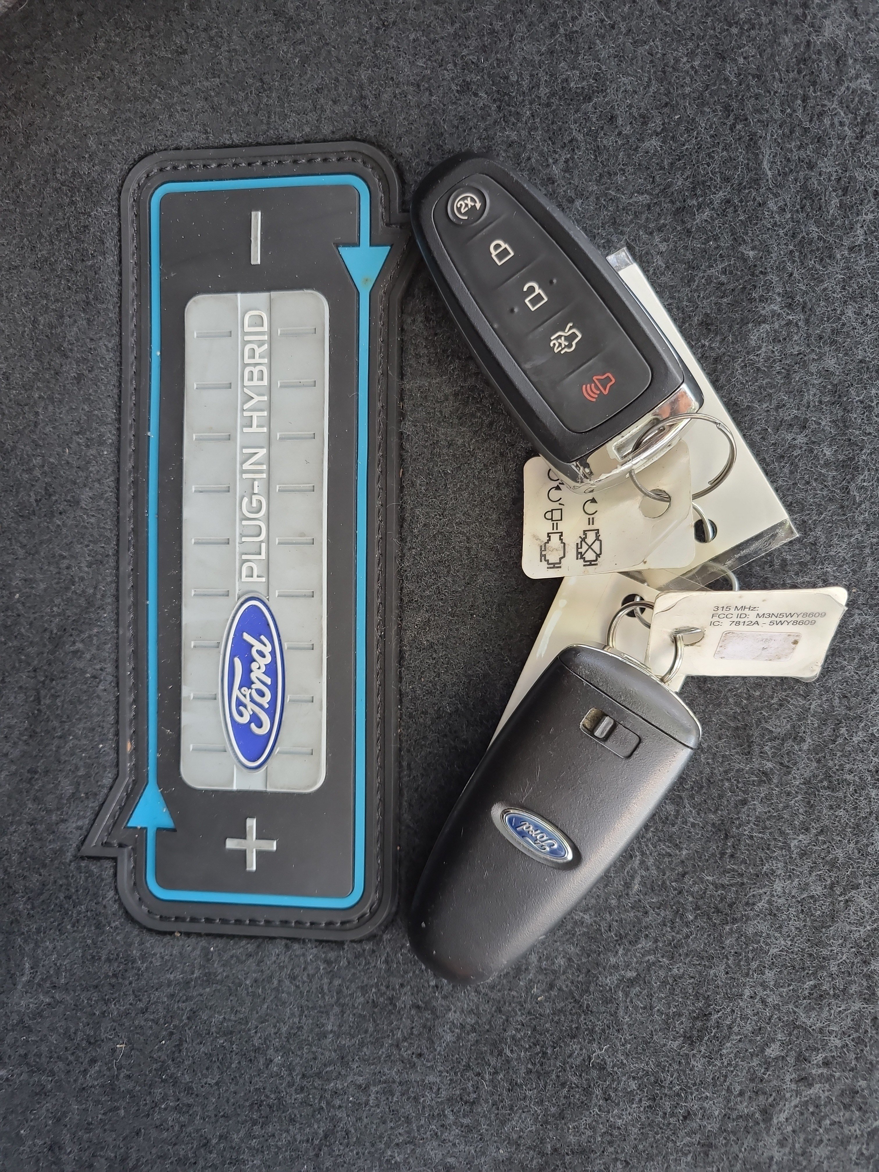Used 2015 Ford C-MAX Energi SEL w/ Equipment Group 302A FWD image 30