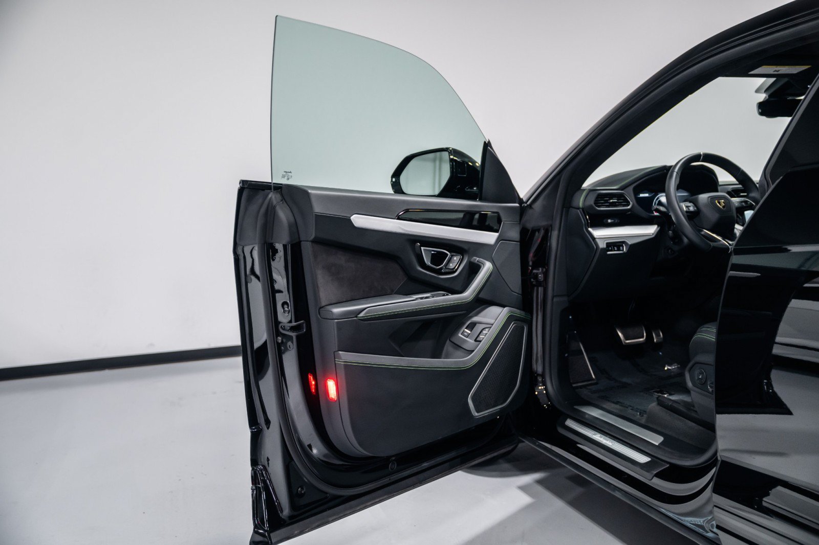 Used 2023 Lamborghini Urus S AWD/4WD image 41