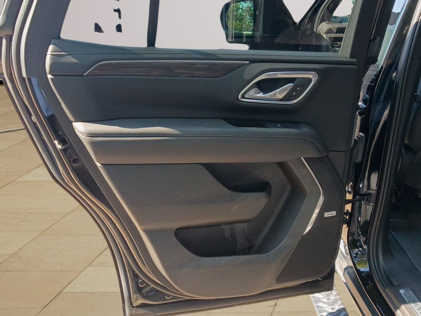 Used 2024 Chevrolet Tahoe Z71 w/ Luxury Package AWD/4WD image 29